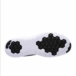 Nike Shoes - Nike! Flex RN sneaker. 5.5 Nike Shoes - Nike! Flex RN sneaker. 5.5